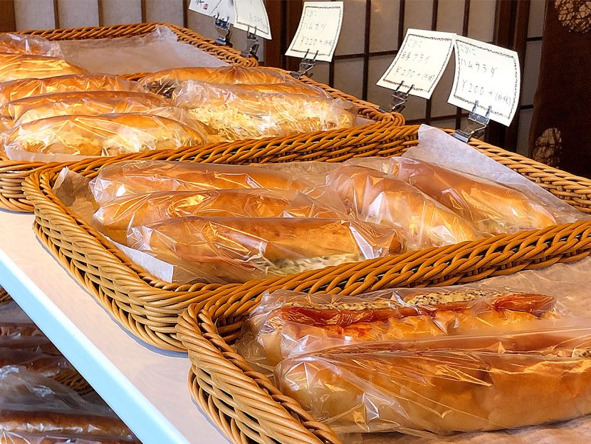 ブーランジェリーオショウ　店頭に並ぶ惣菜パン
